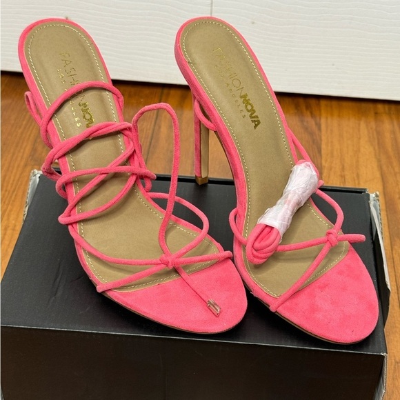 Fashion Nova Shoes - NWT Fashion Nova Women's Pink Courts‎